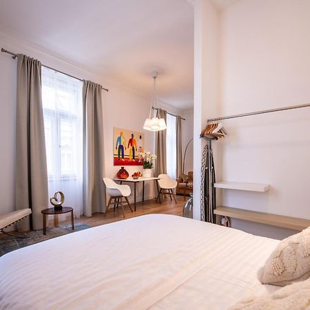 Modern Downtown Apt - Renovated, On Ideal Location براغ المظهر الخارجي الصورة