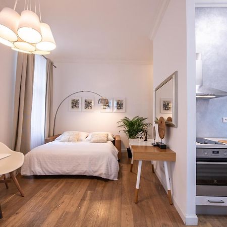 Modern Downtown Apt - Renovated, On Ideal Location براغ المظهر الخارجي الصورة