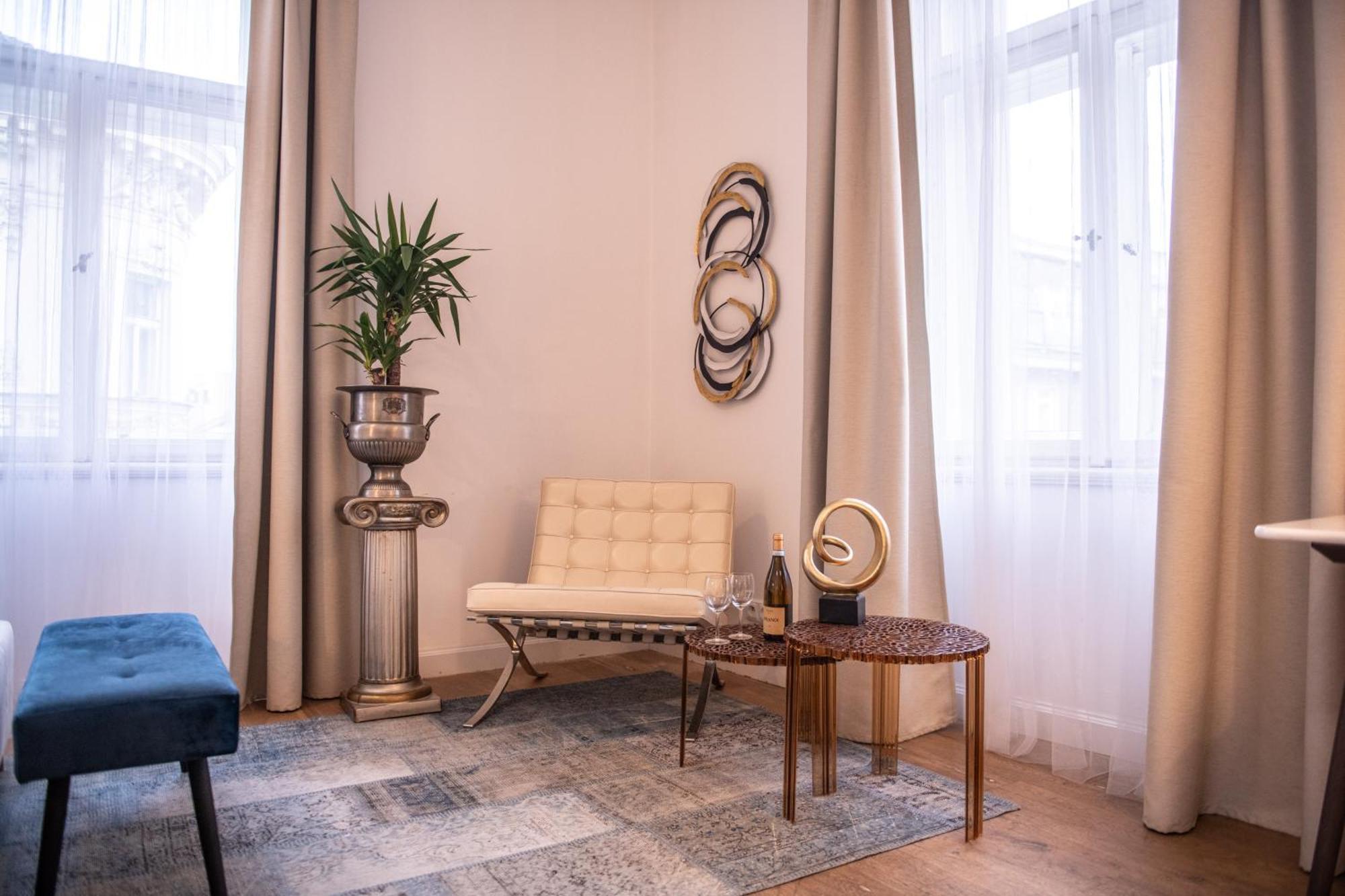 Modern Downtown Apt - Renovated, On Ideal Location براغ المظهر الخارجي الصورة