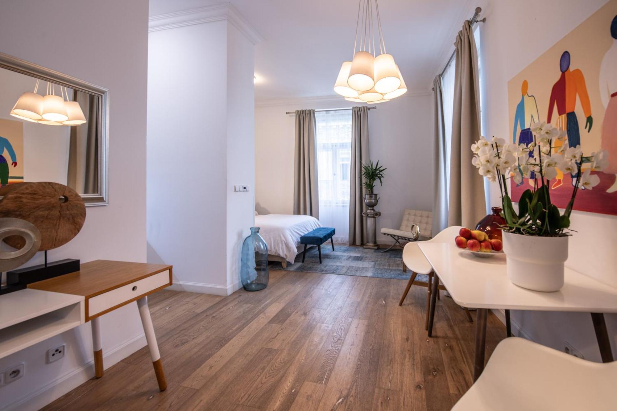 Modern Downtown Apt - Renovated, On Ideal Location براغ المظهر الخارجي الصورة