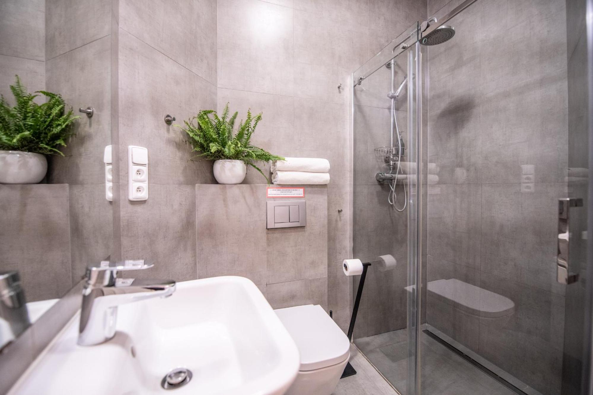 Modern Downtown Apt - Renovated, On Ideal Location براغ المظهر الخارجي الصورة