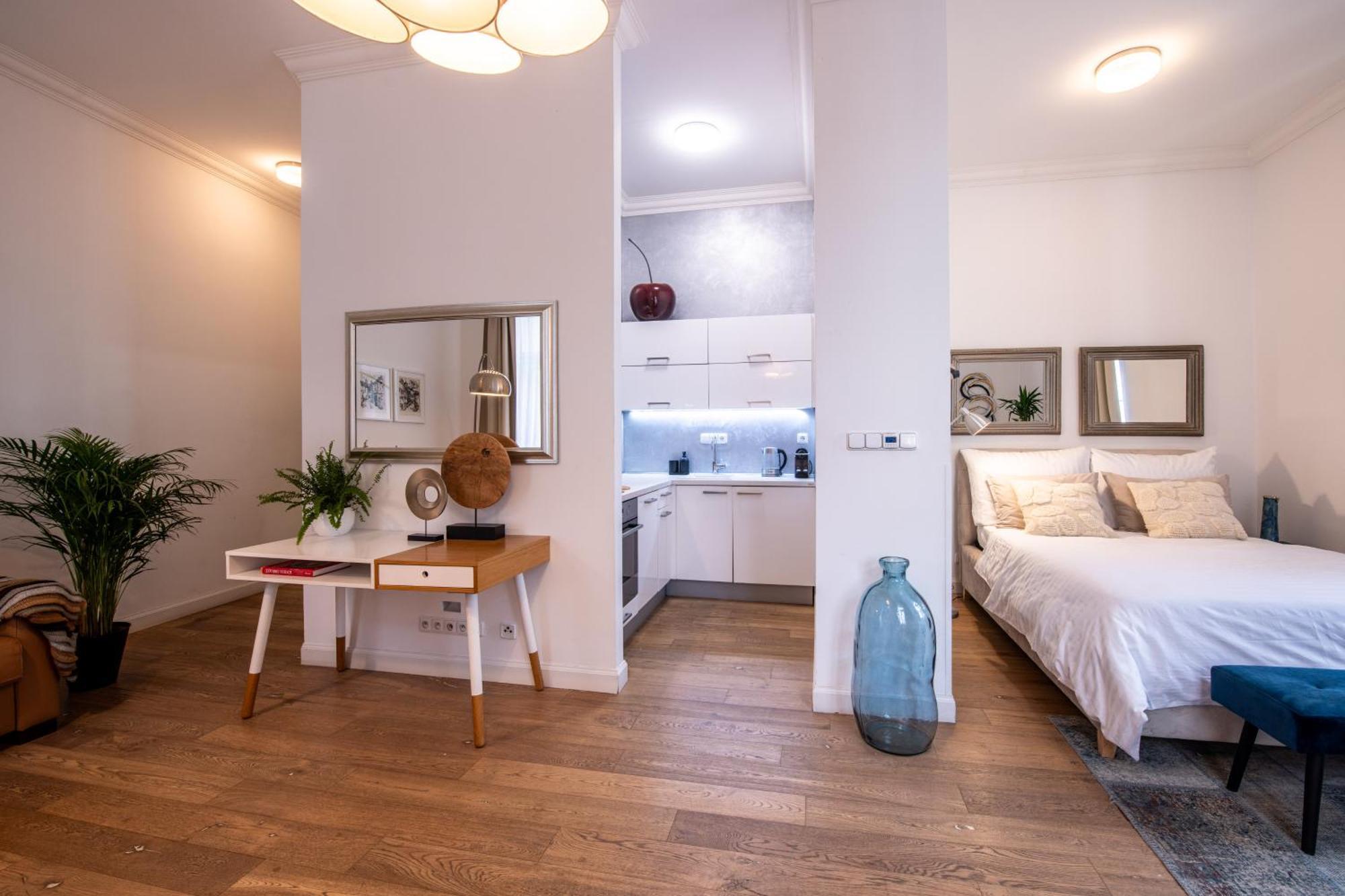 Modern Downtown Apt - Renovated, On Ideal Location براغ المظهر الخارجي الصورة